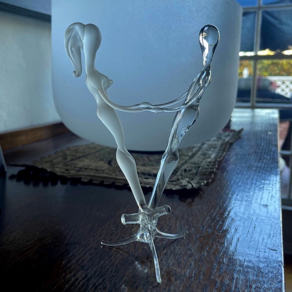 Italian Blown glass figurine. Size 6.5"in. x 4"in. x 3" in. - Picture 1 of 6